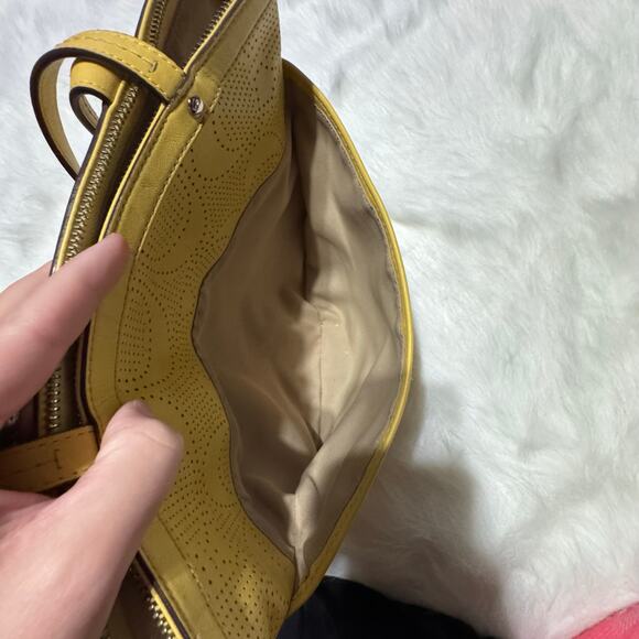 B1.COACH F21941 Yellow Perforated Leather Tote Shoulder Bag GUC - Picture 4 of 15